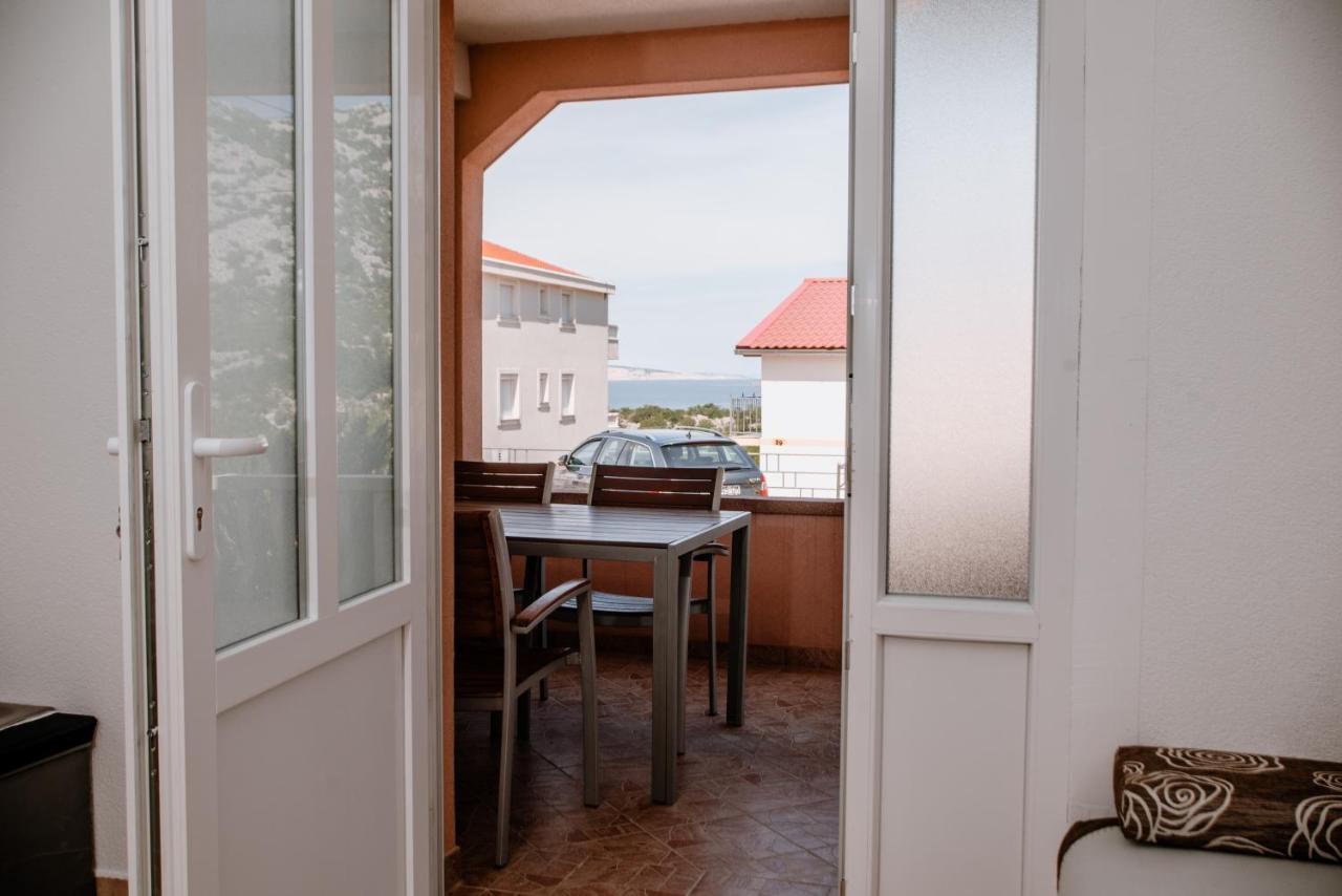 Ferienwohnung Apartmens Leona Karlobag Exterior foto