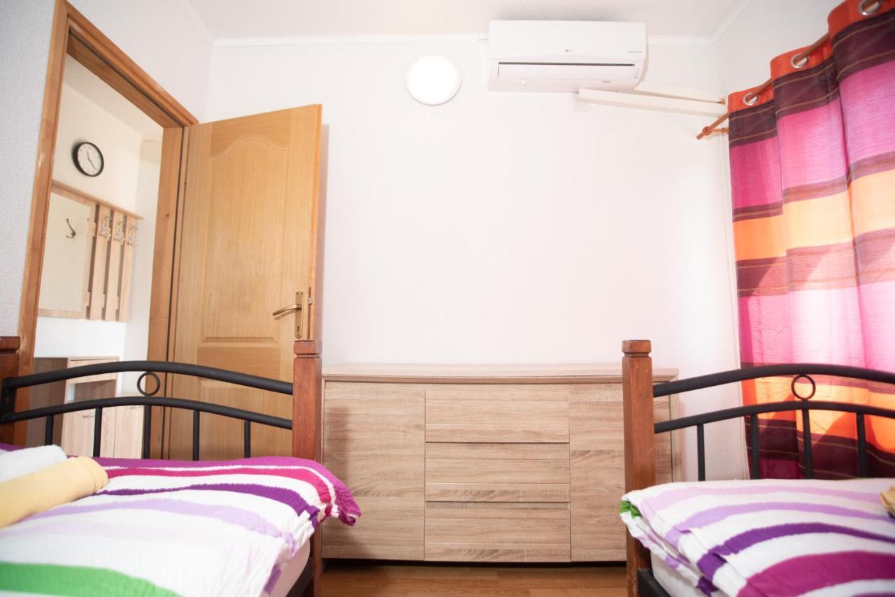 Ferienwohnung Apartmens Leona Karlobag Exterior foto