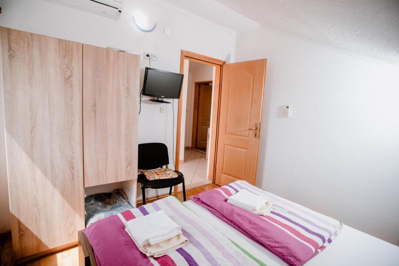 Ferienwohnung Apartmens Leona Karlobag Exterior foto