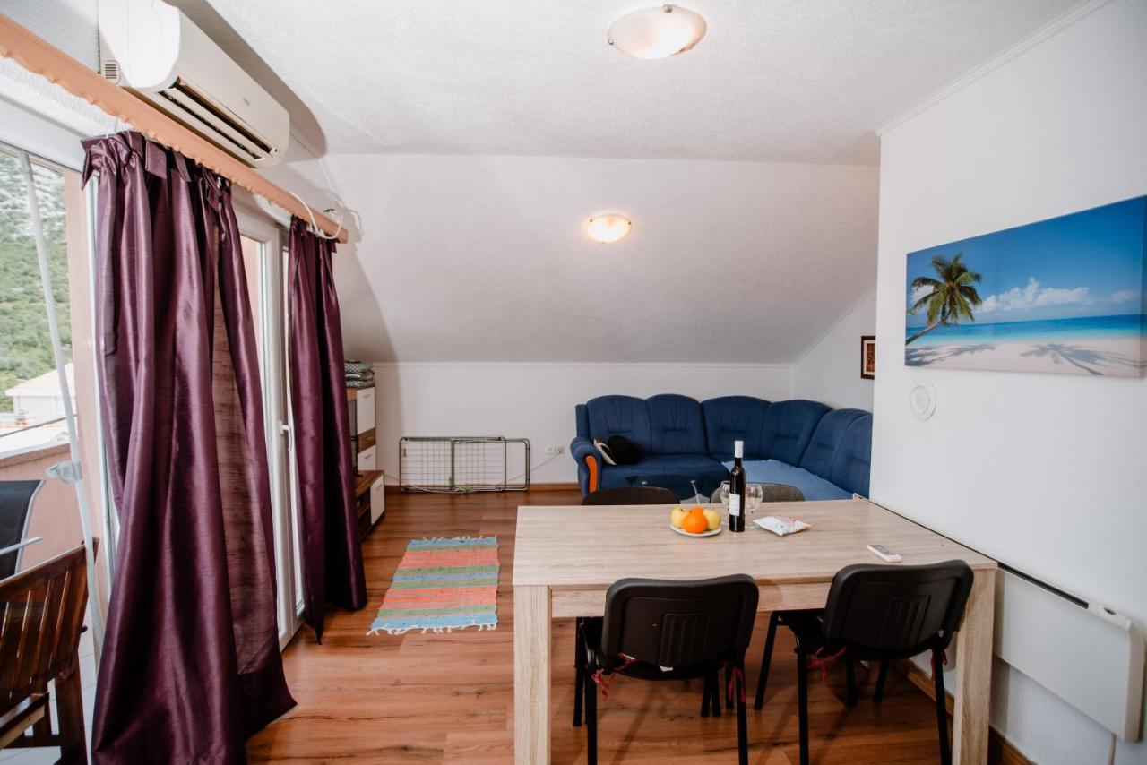 Ferienwohnung Apartmens Leona Karlobag Exterior foto