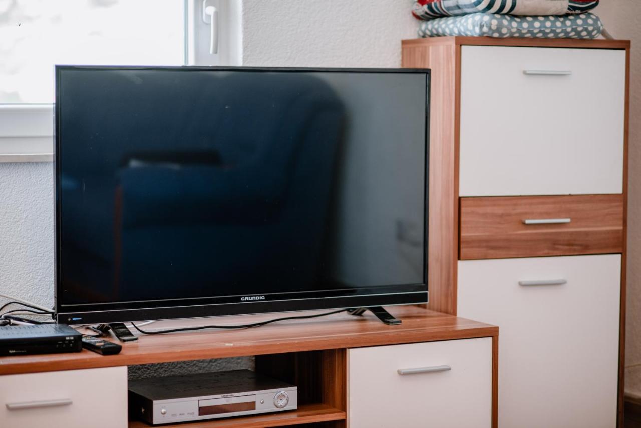 Ferienwohnung Apartmens Leona Karlobag Exterior foto
