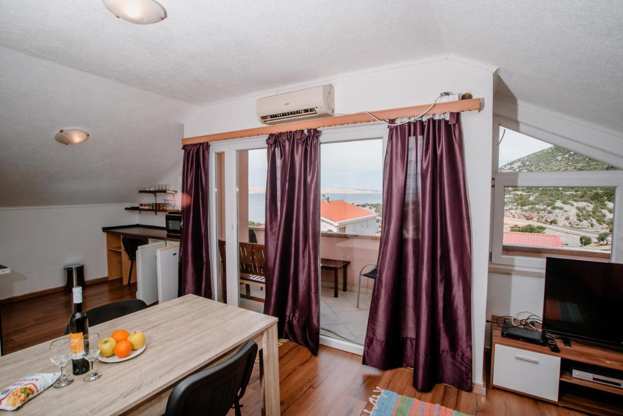Ferienwohnung Apartmens Leona Karlobag Exterior foto
