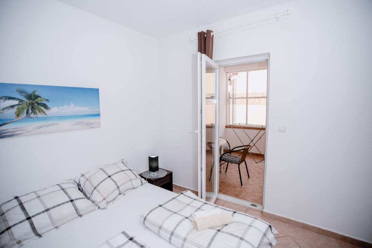 Ferienwohnung Apartmens Leona Karlobag Exterior foto